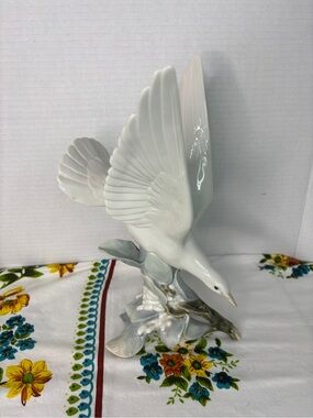 Vintage Lladro Turtle Dove Sculpture Made in Spain Daisa Porcelain
